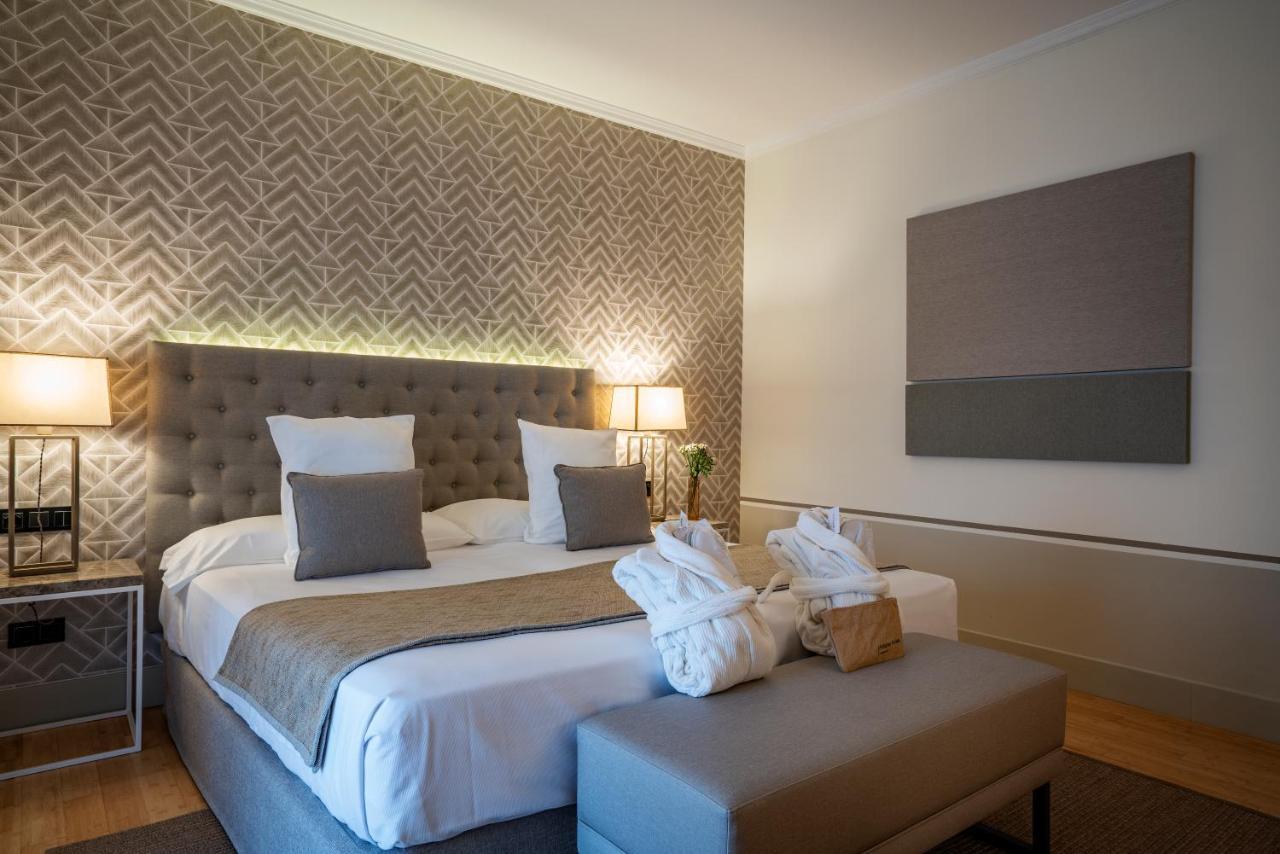 Hospes Palacio De Arenales & Spa Касерес Экстерьер фото A room at the hotel