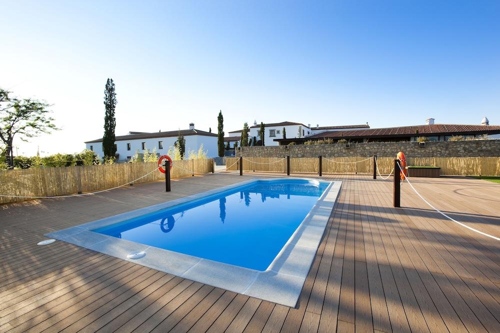 Hospes Palacio De Arenales & Spa Касерес Экстерьер фото Swimming pool