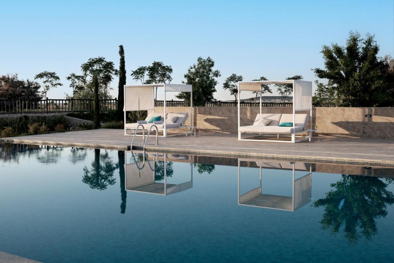 Hospes Palacio De Arenales & Spa Касерес Экстерьер фото 3D rendering of a poolside scene