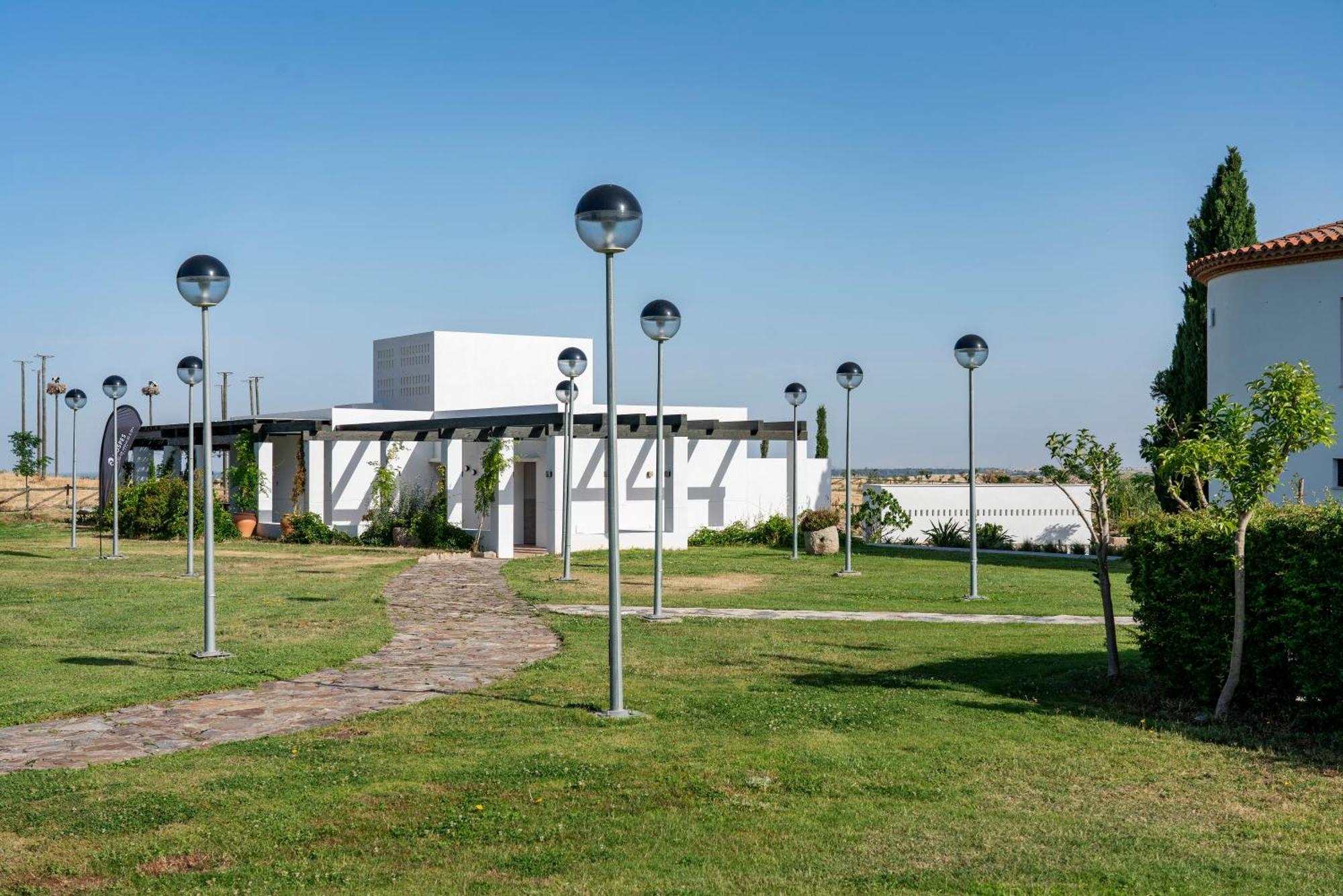 Hospes Palacio De Arenales & Spa Касерес Экстерьер фото The new crematorium