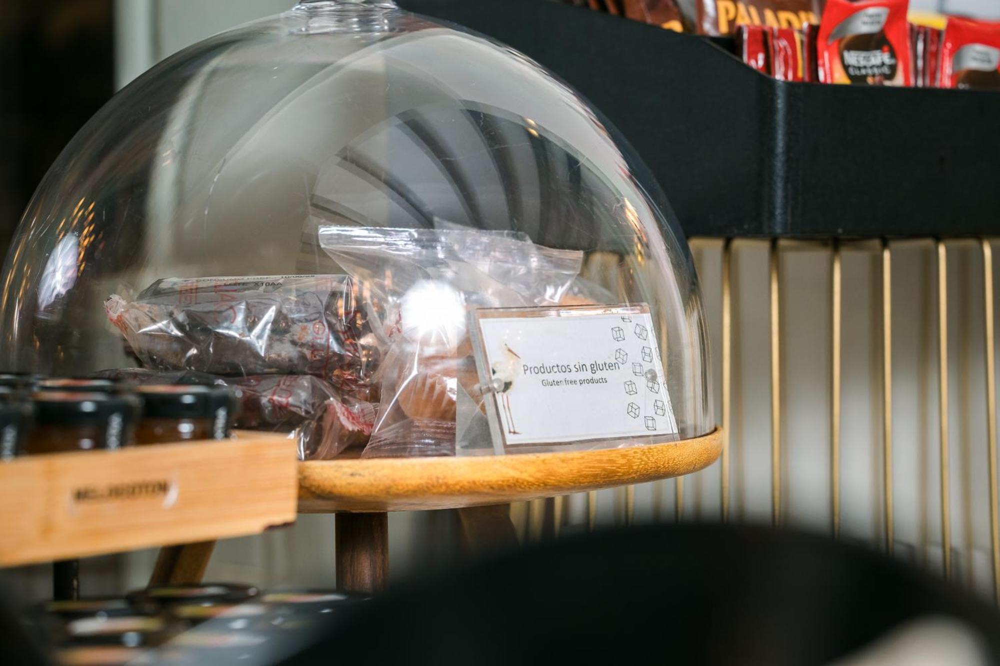 Hospes Palacio De Arenales & Spa Касерес Экстерьер фото A chocolate display at a coffee shop