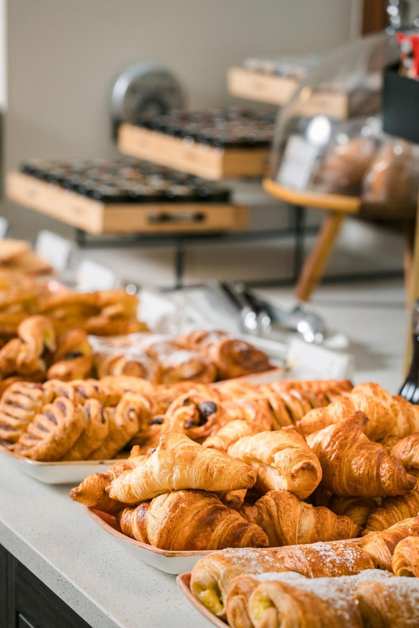 Hospes Palacio De Arenales & Spa Касерес Экстерьер фото Croissants