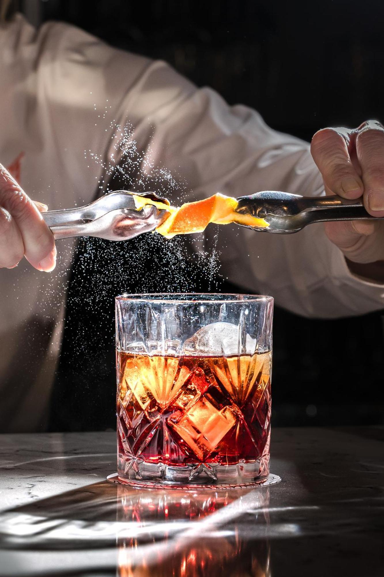 Hospes Palacio De Arenales & Spa Касерес Экстерьер фото A bartender adding a lemon twist to a cocktail