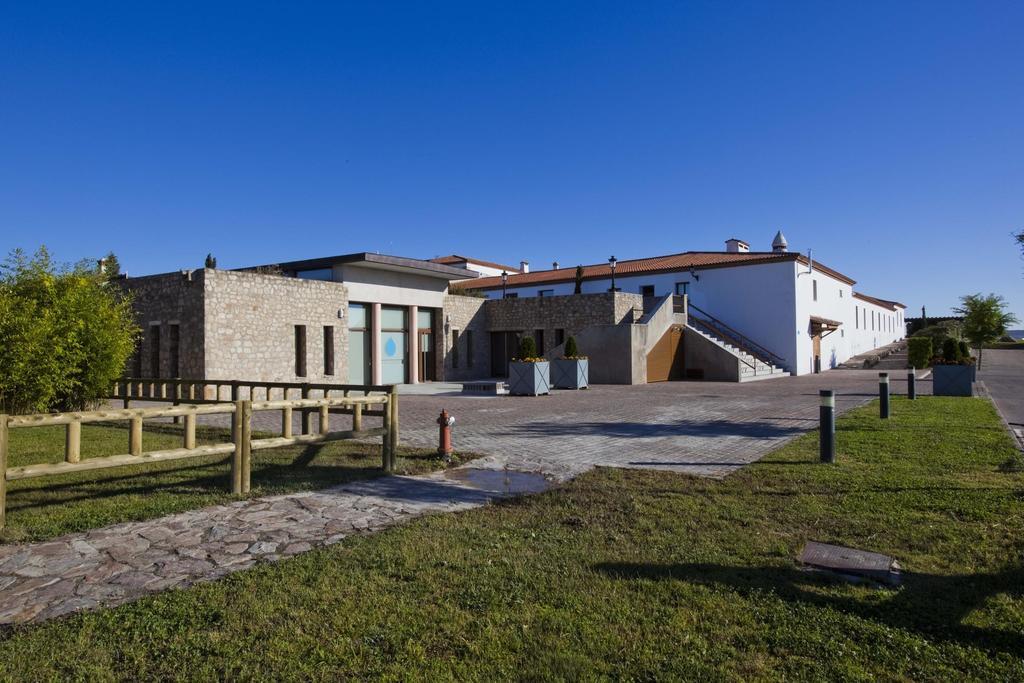 Hospes Palacio De Arenales & Spa Касерес Экстерьер фото The town hall in Saint-Martin-de-Champs